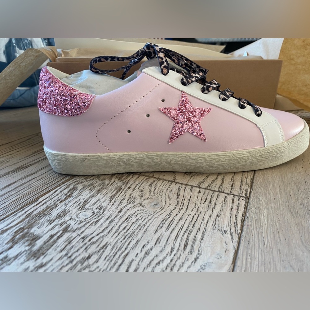 Skylar pink leopard -size 11- sneakers